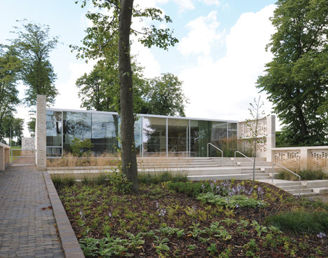 Maggies-Centre-Lanarkshire-by-Reiach-and-Hall_dezeen_468_11