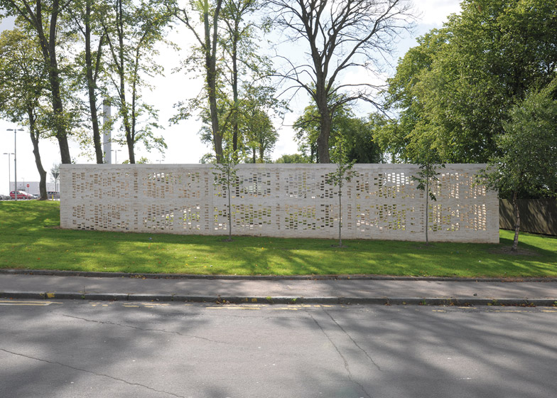 Maggies-Centre-Lanarkshire-by-Reiach-and-Hall_dezeen_784_1