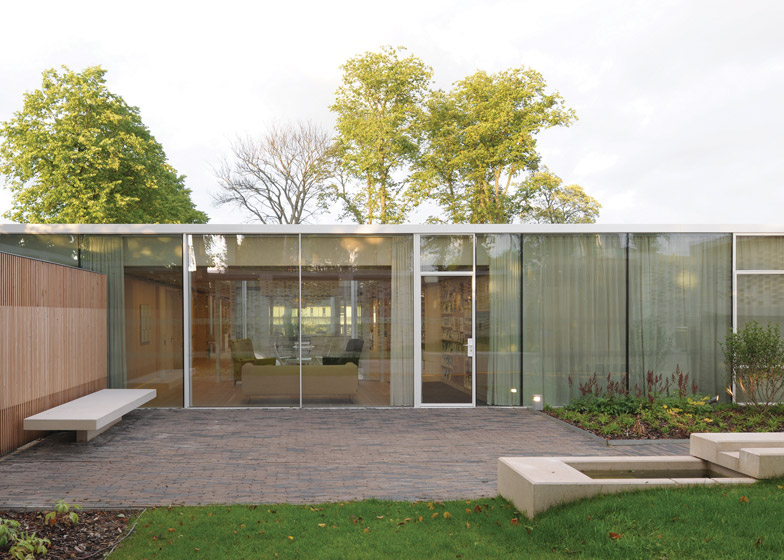 Maggies-Centre-Lanarkshire-by-Reiach-and-Hall_dezeen_784_6