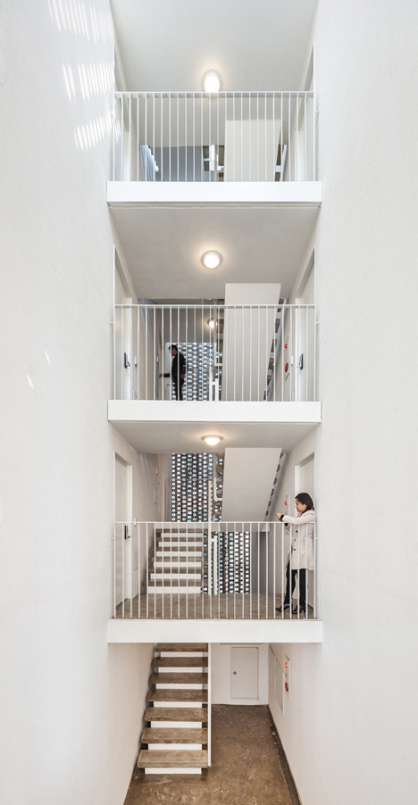 dezeen_Beyond-the-Screen-by-OBBA_10