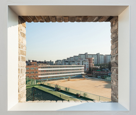 dezeen_Beyond-the-Screen-by-OBBA_15