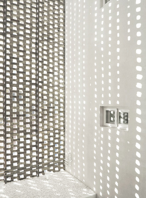 dezeen_Beyond-the-Screen-by-OBBA_8