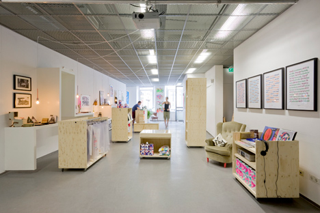 Extruding-store-Kapitaal-in-Utrecht-by-ZakenMaker_dezeen_2
