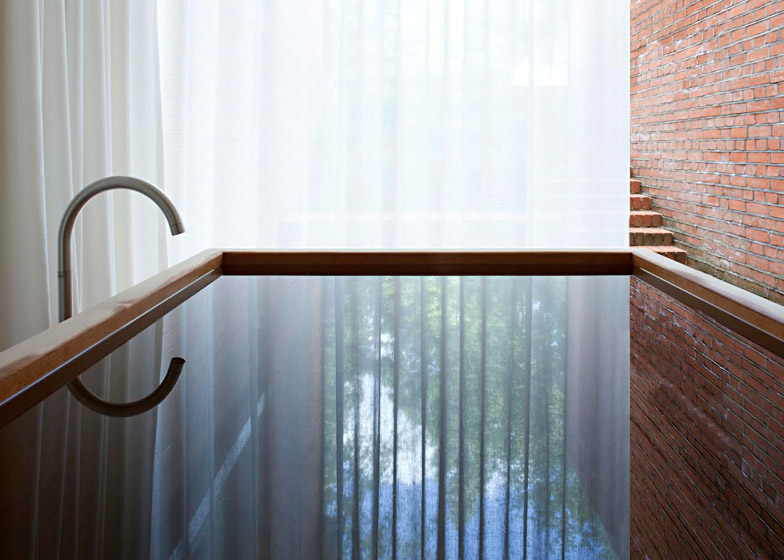 Refurbishment-and-Extension-of-Grade-ll-Victorian-House-in-London-by-SevilPeach_dezeen_784_1