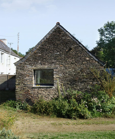 Old-barn-convertion-artist-studio-Brittany-Modal-Architecture_dezeen_468_29