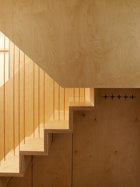 Split-Level-Apartment-Snaresbrook-by-Carl-Trenfield-Architects_dezeen_468_4