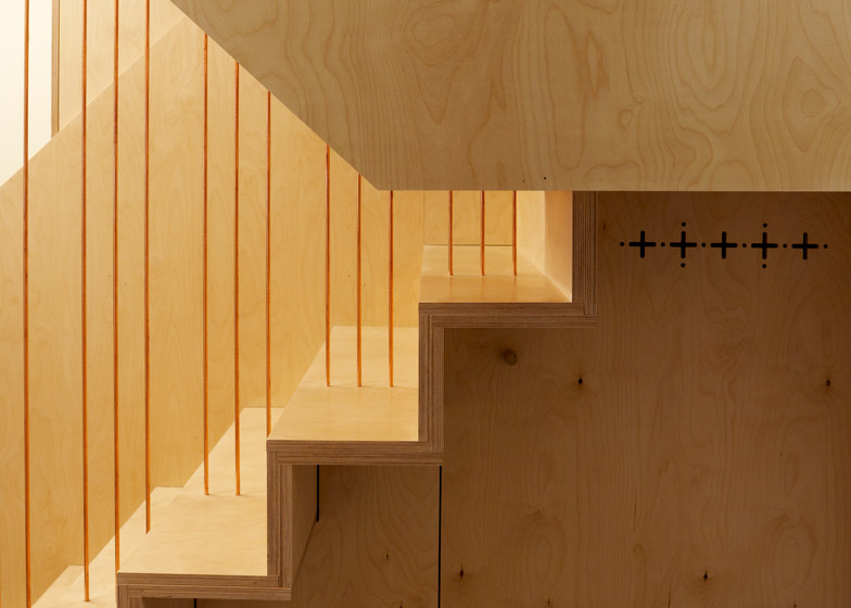 Split-Level-Apartment-Snaresbrook-by-Carl-Trenfield-Architects_dezeen_784_0