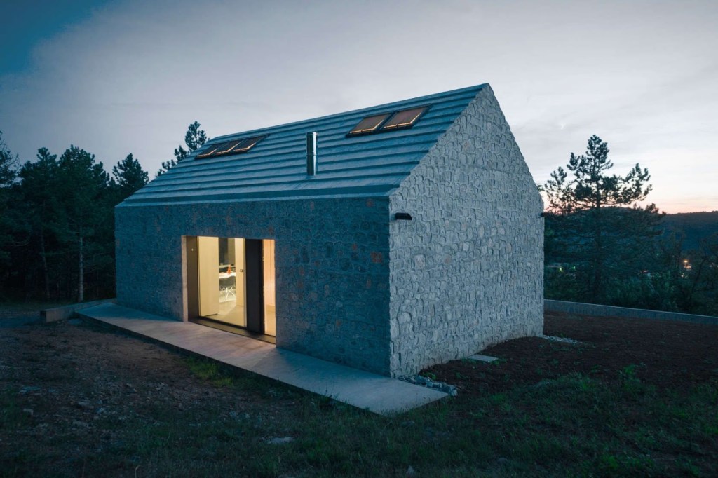 Dekleva Gregoric Arhitekti . compact karst house . Vrhovlje (5)