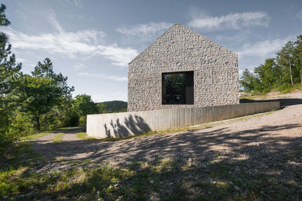 Dekleva Gregoric Arhitekti . compact karst house . Vrhovlje (6)