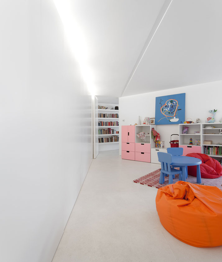House-in-Aroeira-Portugal-by-Aires-Mateus-photo-Fernando-Guerra-yatzer-6
