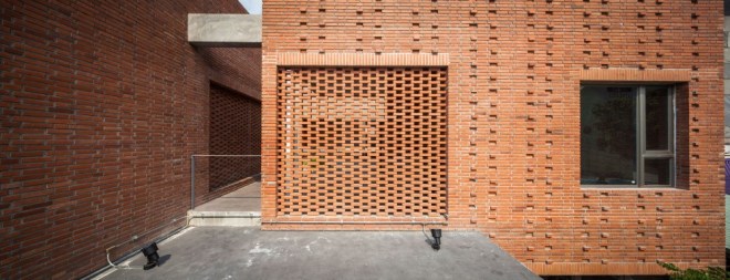 551b2a7ce58ecec2ea00002e_ngamwongwan-house-junsekino-architect-and-design_untitled_panorama24-1000x384