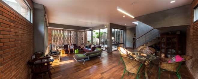 551b2acbe58ece22c5000052_ngamwongwan-house-junsekino-architect-and-design_untitled_panorama47-1000x400