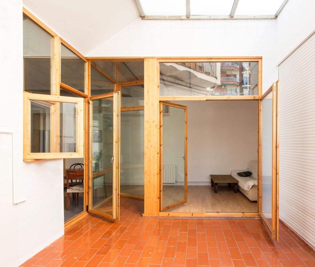 CAVAA . Vivienda y patio en el Poblenou . Barcelona (2)