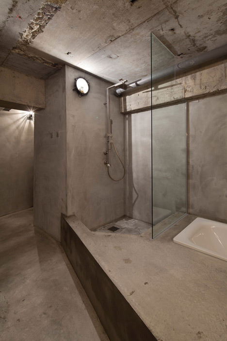 Bare-concrete-apartment-by-Airhouse-Design-Office-presents-its-own-fashion-exhibitions_dezeen_18