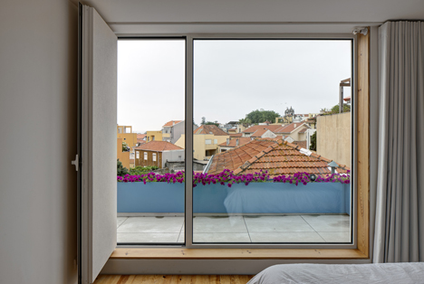 Flower-House-by-Ezzo-architects_dezeen_13