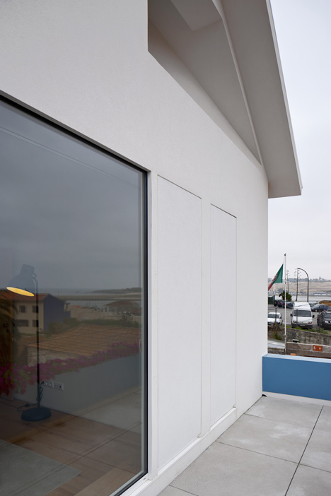 Flower-House-by-Ezzo-architects_dezeen_14
