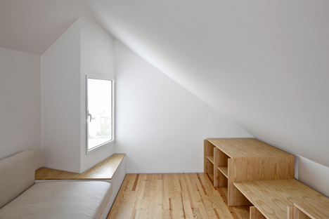 Flower-House-by-Ezzo-architects_dezeen_15