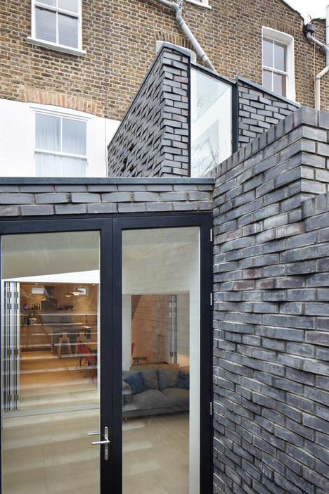 The-Brick-House-by-Fraher-Architects_dezeen_468_12