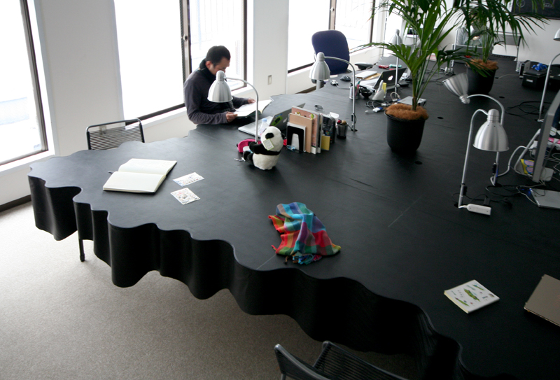 KOCHI ARCHITECT’S STUDIO | A table at&nbsp;DIVIDUAL