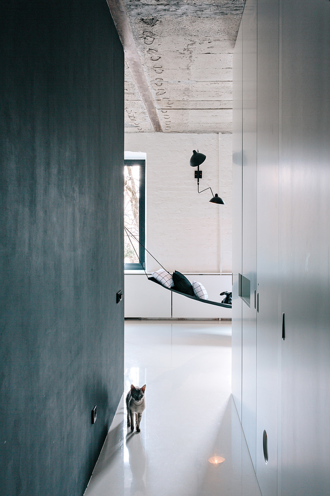 CROSBY STUDIOS | Black and White&nbsp;Apartment